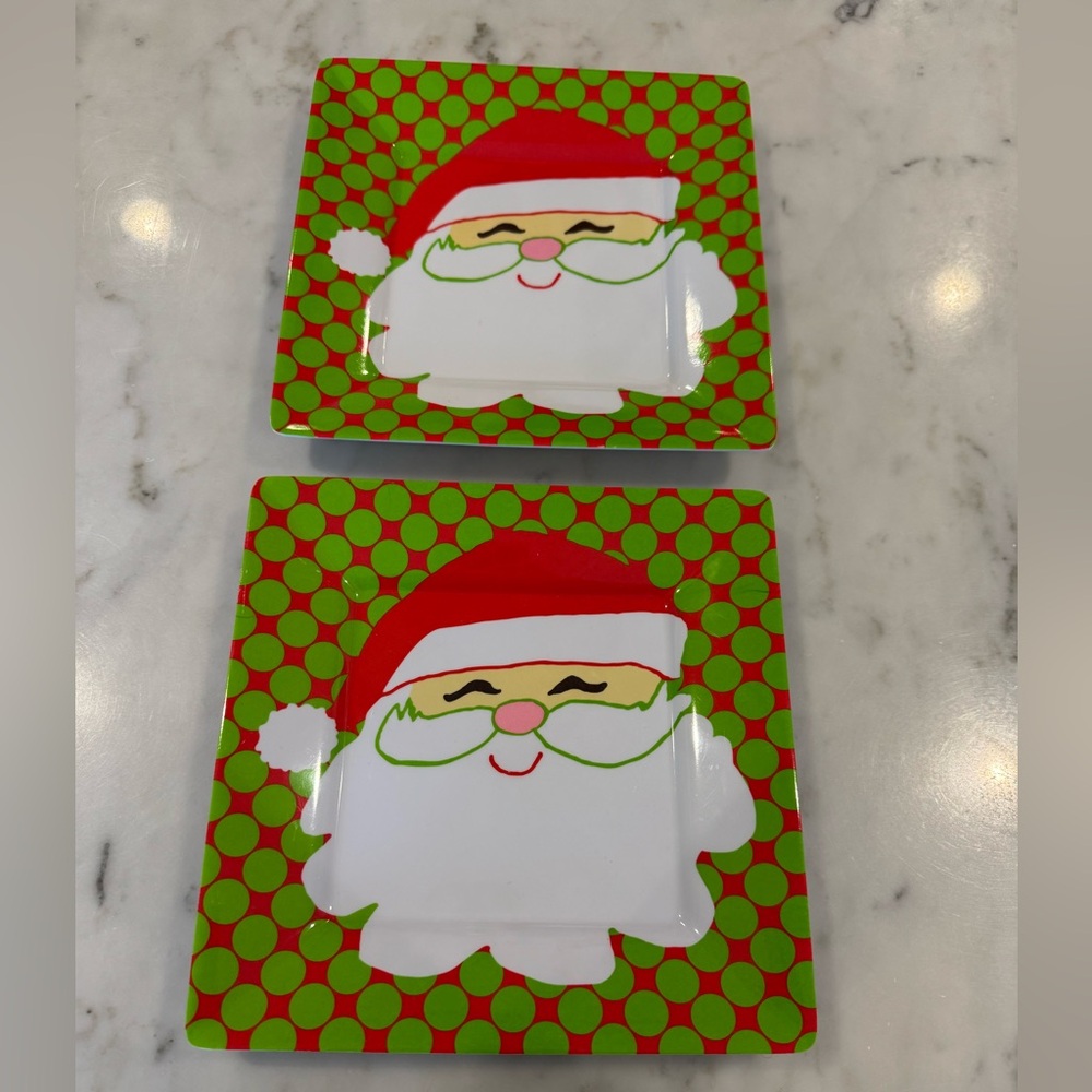 Mudpie Set of two 8” plastic Santa Plates, EUC